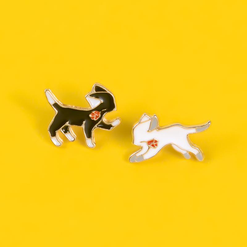 

Pins, Brooches Yin Yang Cat Enamel Pin Couples Rose Kitty Badges Lovely Animal Lapel Cartoon Jewelry Gifts For Lovers