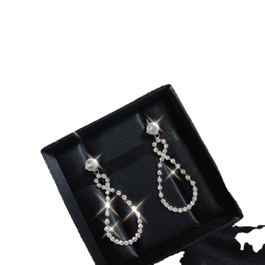 

Luxury Dangle & Chandelier m Figure 8 rhinestone earrings, Silver