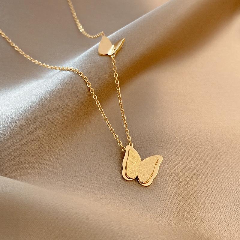 

Pendant Necklaces Titanium Steel Butterfly Necklace Niche Design Temperament Retro Ladies Jewelry Two Butterflies Gift For Friends