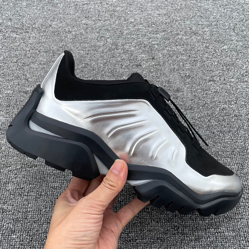 

202SS New Mens sports shoes high quality fashion luxury trend men breathable lining comfortable pure black two-color design noose laces outdoor sneakers
