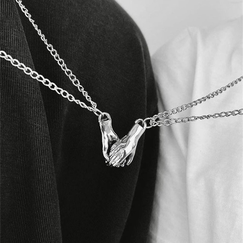 

2PCS/Set Couple Hold hands Necklace Magnet Matching Lover Heart Magnetic Unisex Friendship Tanabata Valentine Day