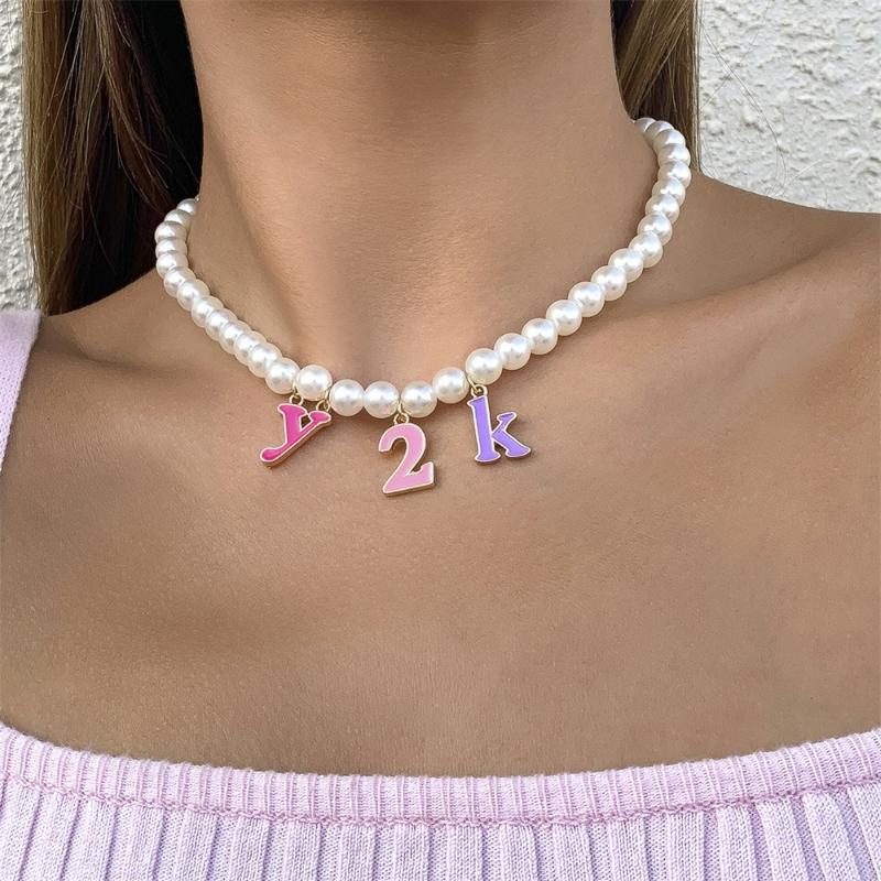 

Chokers Boho Y2K Candy Letter Pendant Pearl Beaded Necklace For Women Letters Girl Imitation Pearls Choker Enamel Party Female Jewelry