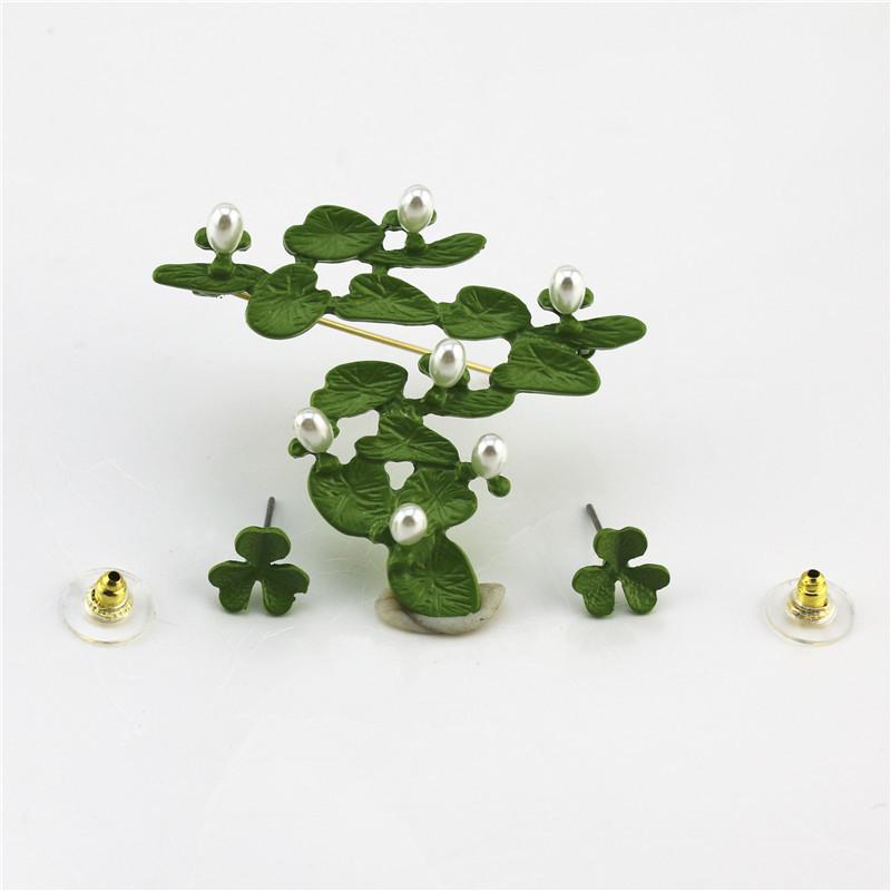 

Wedding Jewelry Sets European American Retro Style Sleeping Lotus Half Hole Imitation Pearl Leaf Baking Paint Brooch Simple Earrings Set, Slivery;golden