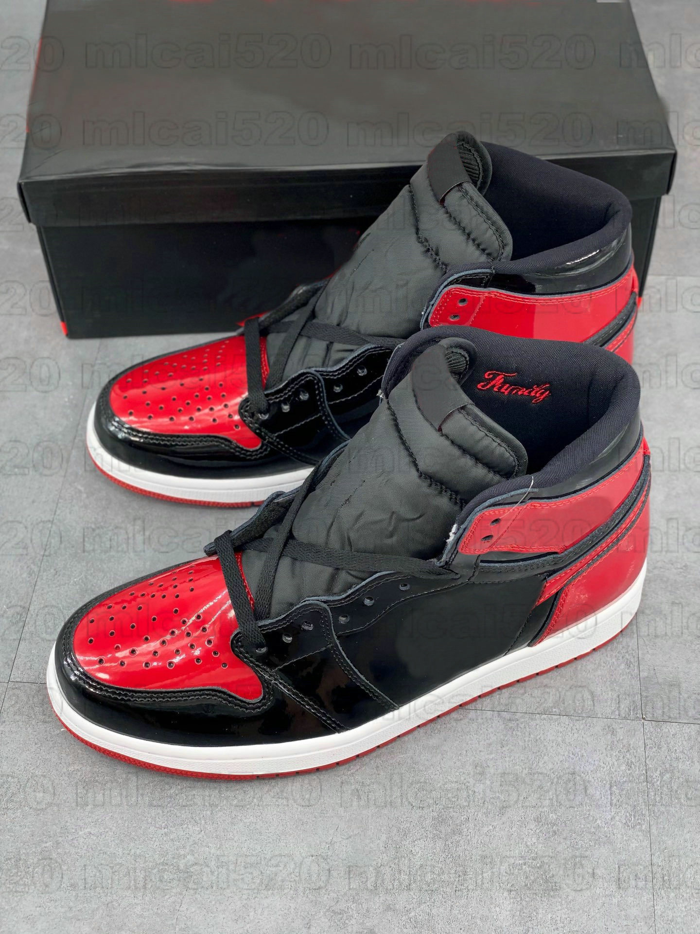

1 High OG Bred Banned Patent Leather Basketball Sports Shoes Jumpman 1s Black Red Mens Women Trainer Fashion I Designer Sneakers, Other