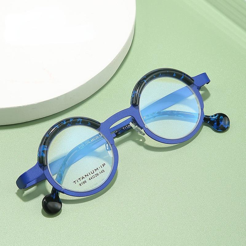 

Sunglasses Ultra-light Japanese Titanium Glasses Personality. Pure Myopia Are High Quality Glasses.