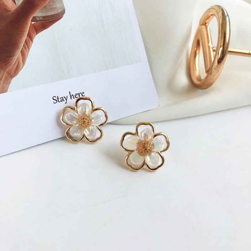 

Stud Temperament Beautiful Resin Flower Earrings Korean Fashion Female Jewelry Simple Sweet Girl Women's Accessories, Golden;silver