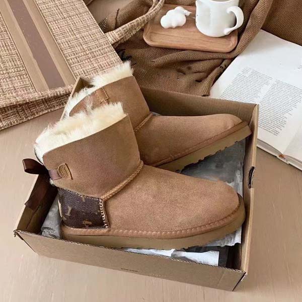 

Superior Quality Luxury Designer Women's Short Boots Flat Bottom With sheepskin wool Work Boot Snowshoe 35-40 With box, Brown