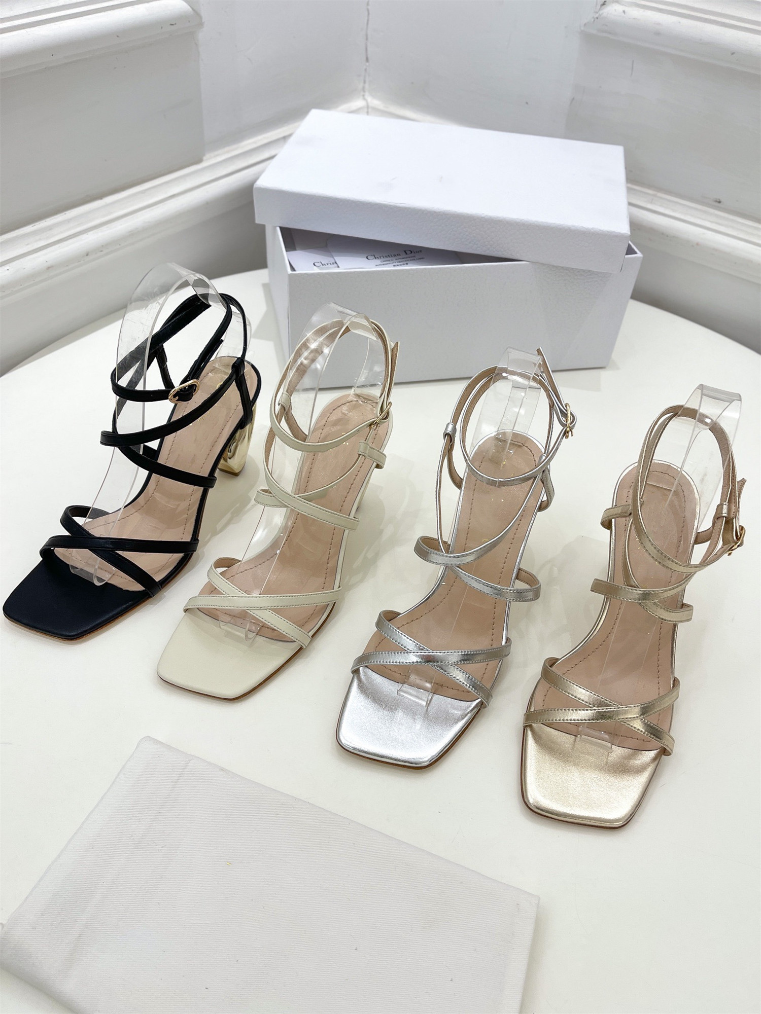 

2022 fashion designer open toe strap with high heel square sandals is a must for sexy girls in summer with boxes and bags, Silver