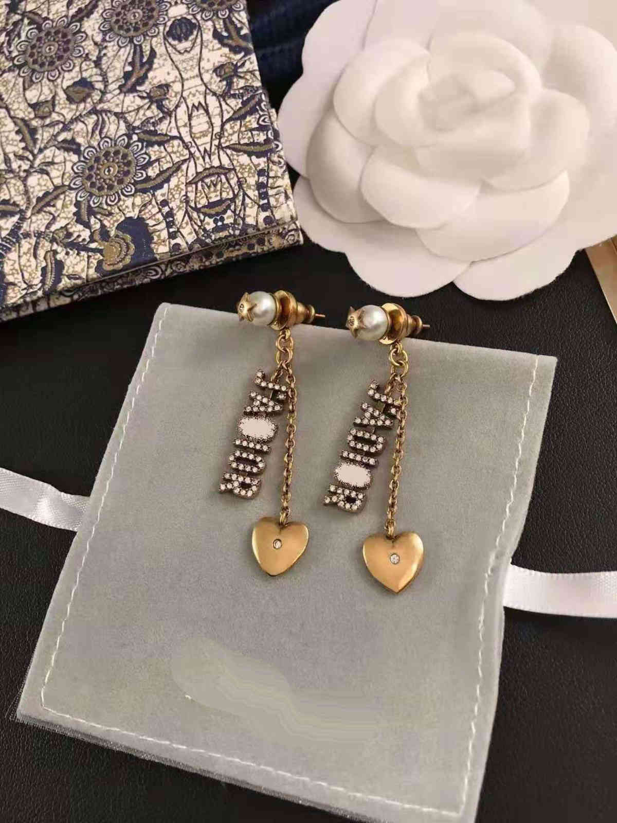 

d Home / Dijia's 20-year New Wind Belt Drill Cd Earrings