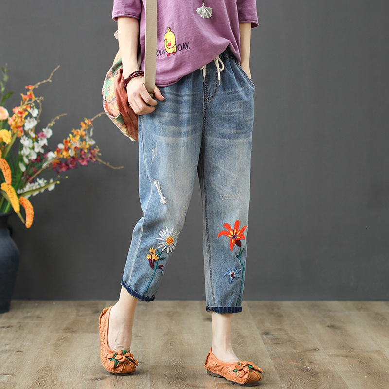 

Women's jeans Jeans Clothing Autumn 2021 New Embroidery High Waist Light Color Perforated Pants Harem Capris Large, As shown in figure