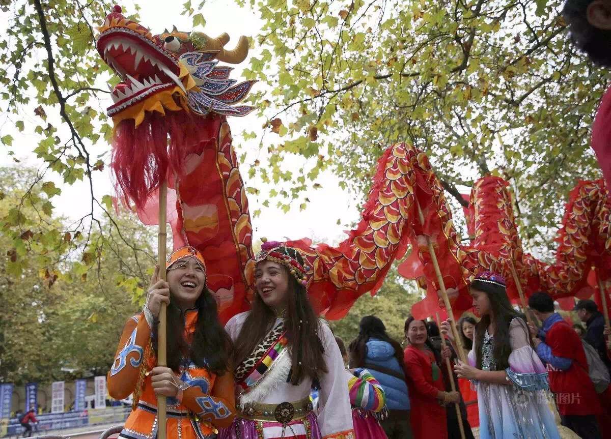 

Dragon Dance Costume Silk Adult size 4# 14m Length 8 player Traditional Parade Performance china Teamwork Sport Game mascot Christmas day culture holiday party, Red