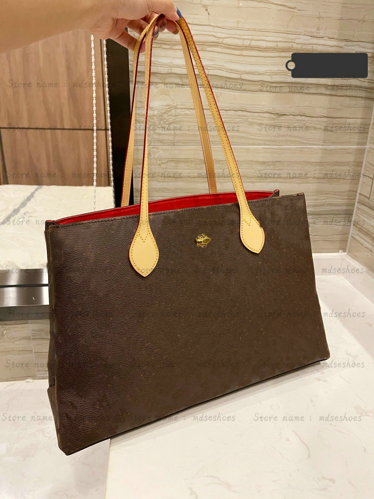 

Grained Calfskin Lockme Shopper Shoulder Bags With Turn Lock Tote Women A4 Handbag Leather Designer Cross Body Luxurys Women Vintage Business Handle Bag