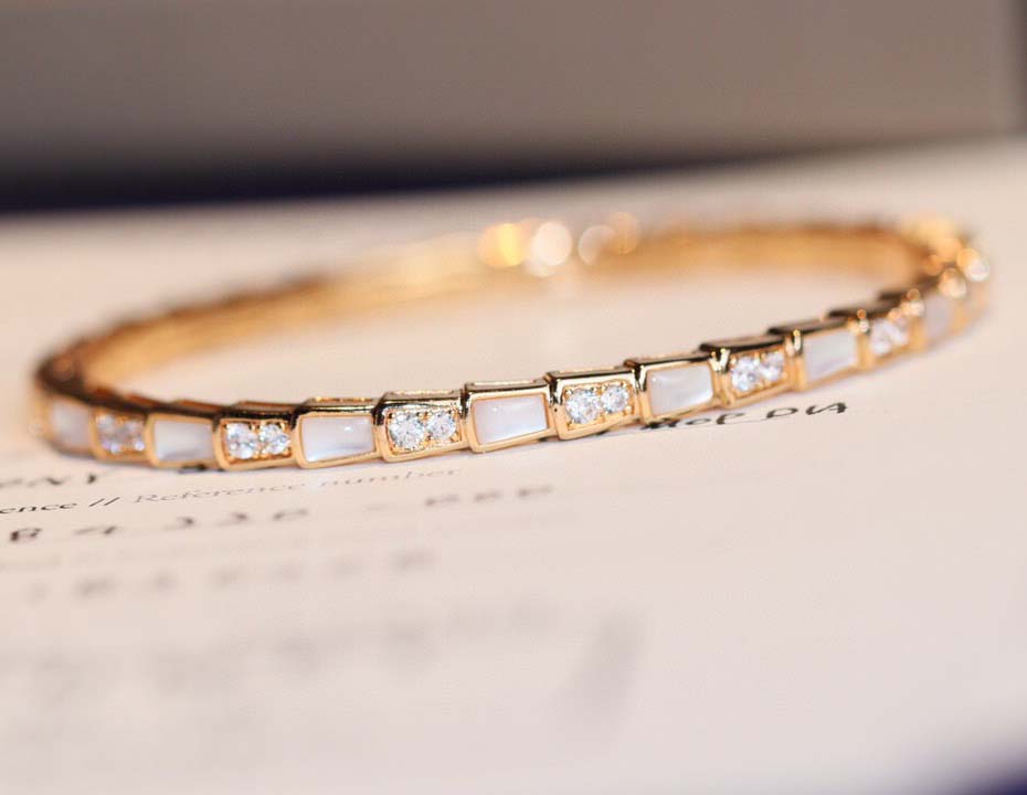 

V gold material newest design bracelet with diamomd and nature shell for women party engagement jewelry gift PS3732