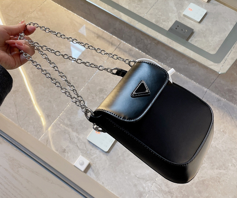 

2021 brand designer shoulder bag women's fashion luxury chain mobile phone armpit bags with box size 13*18cm, Bubble column