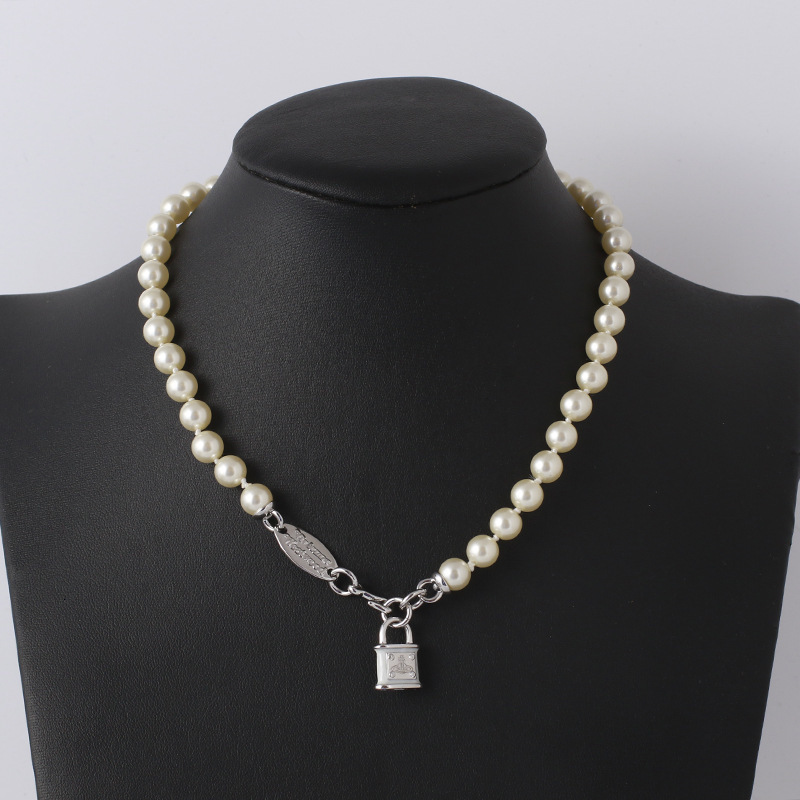 

Trendy Jewelry Saturn Pearl with Enamel Tridimensional Lock Necklace for Women