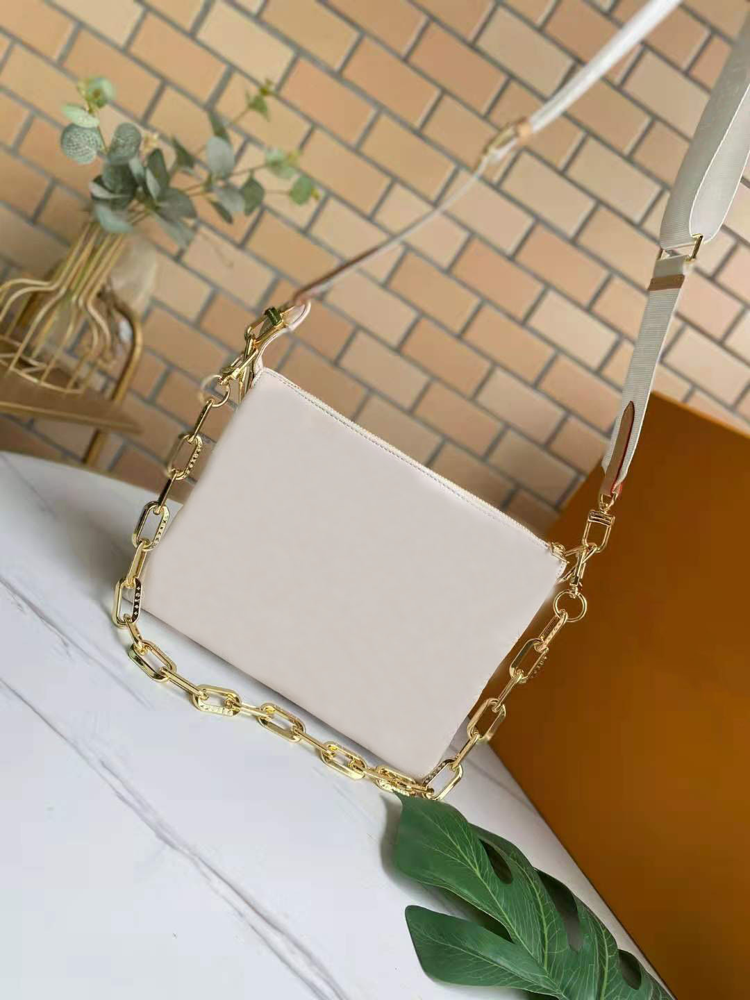 

2021 classic designer luxury messenger bag, chain shoulder bags, embossed cowhide handbag, fashionable lady's top wallet, various back clutches #57790, Gold#57790