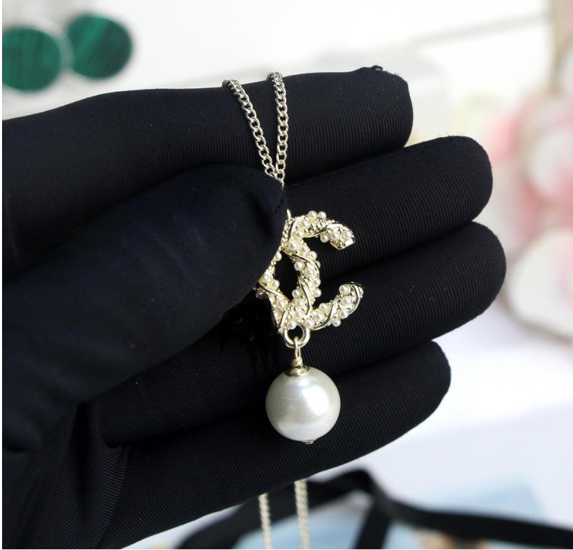 

Versatile millet Pearl Pendant letter necklace fashion temperament essential for spring and summer