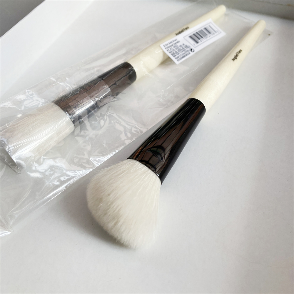 

ANGLED FACE MAKEUP BRUSH - Soft Sturdy Blush Powder Highlighter Contour Cosmetics Brush Beauty Tool