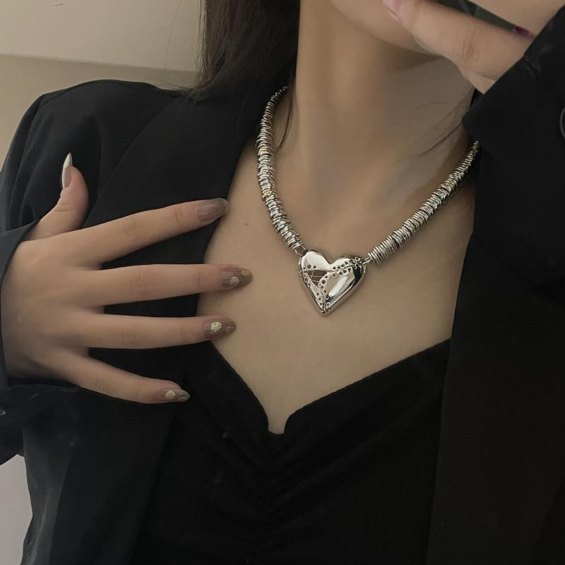 

Chokers Hiphop Knitted Metal Heart Necklaces For Women Gothic Jewelry Multi Circle Chain Statement Necklace Pendant Collars 2022