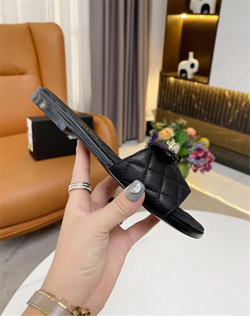 

Women Classic design Slippers fashion non slip beach shoes top quality Leather female comfortable flat base slipper ladies flip flops casual sandals C10550
