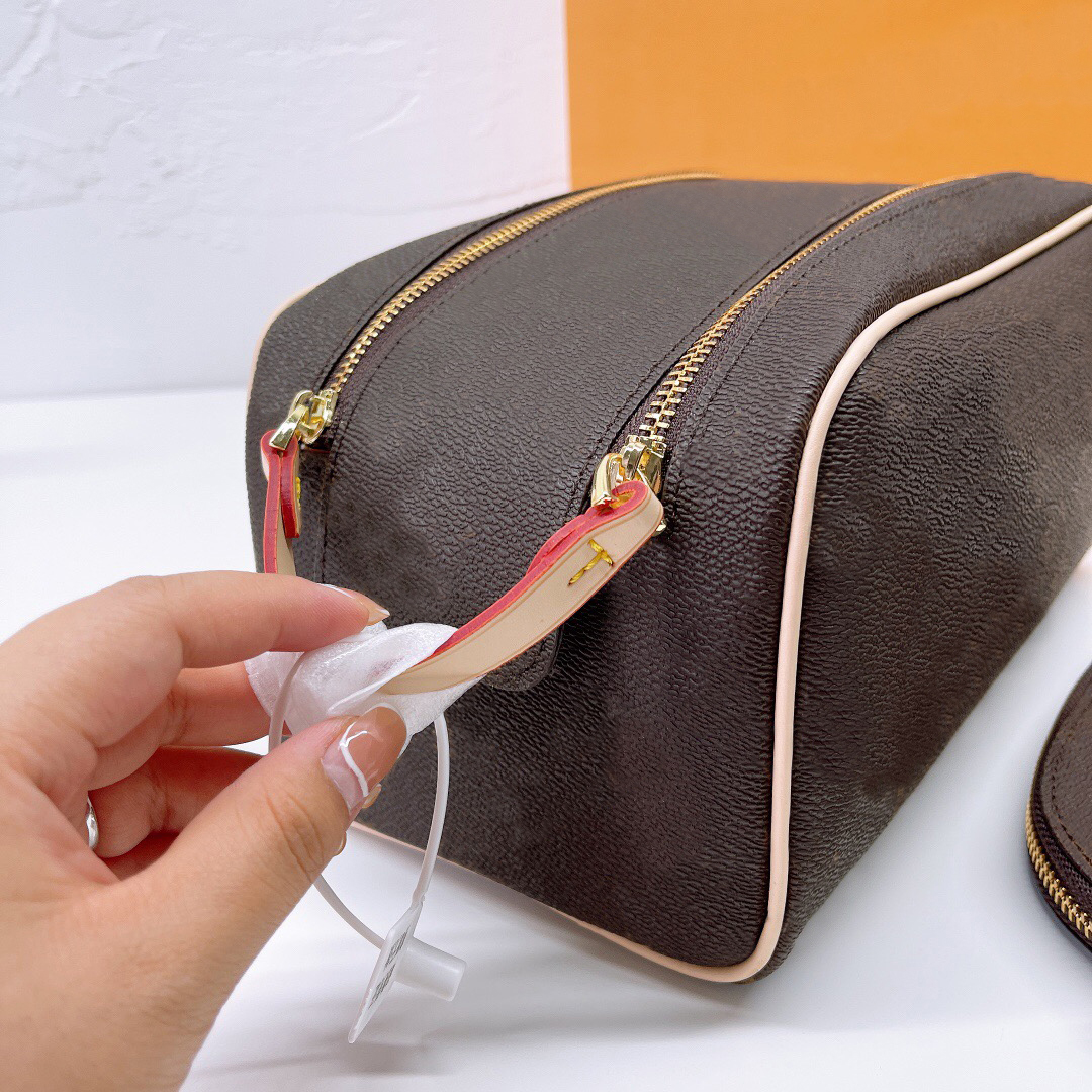 

2021 fashion Women cosmetic bags organizer famous makeup wallet travel pouch ladies Sac de maquillage toiletry bag Neverfull Waterproof handbags, Brown with flowers