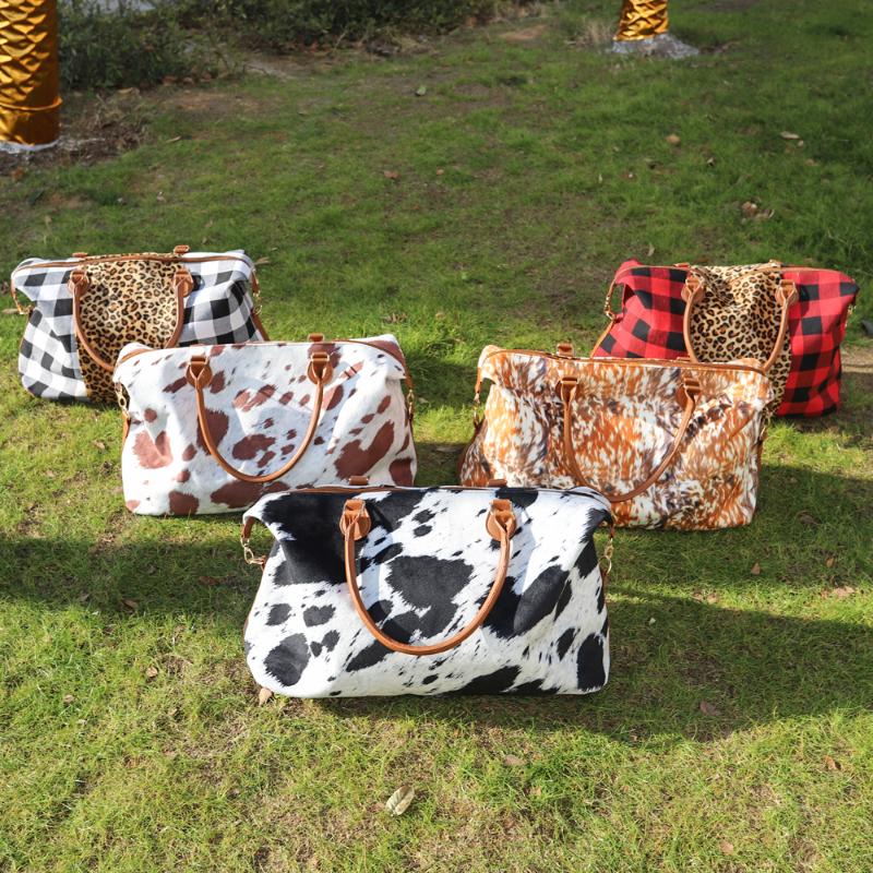 

Duffel Bags Weekender Bag Leopard Cow Cowhide Printed Duffle For Women Large Capacity Travel Tote Overnight Handbag With Shoulder Strap, Black cow