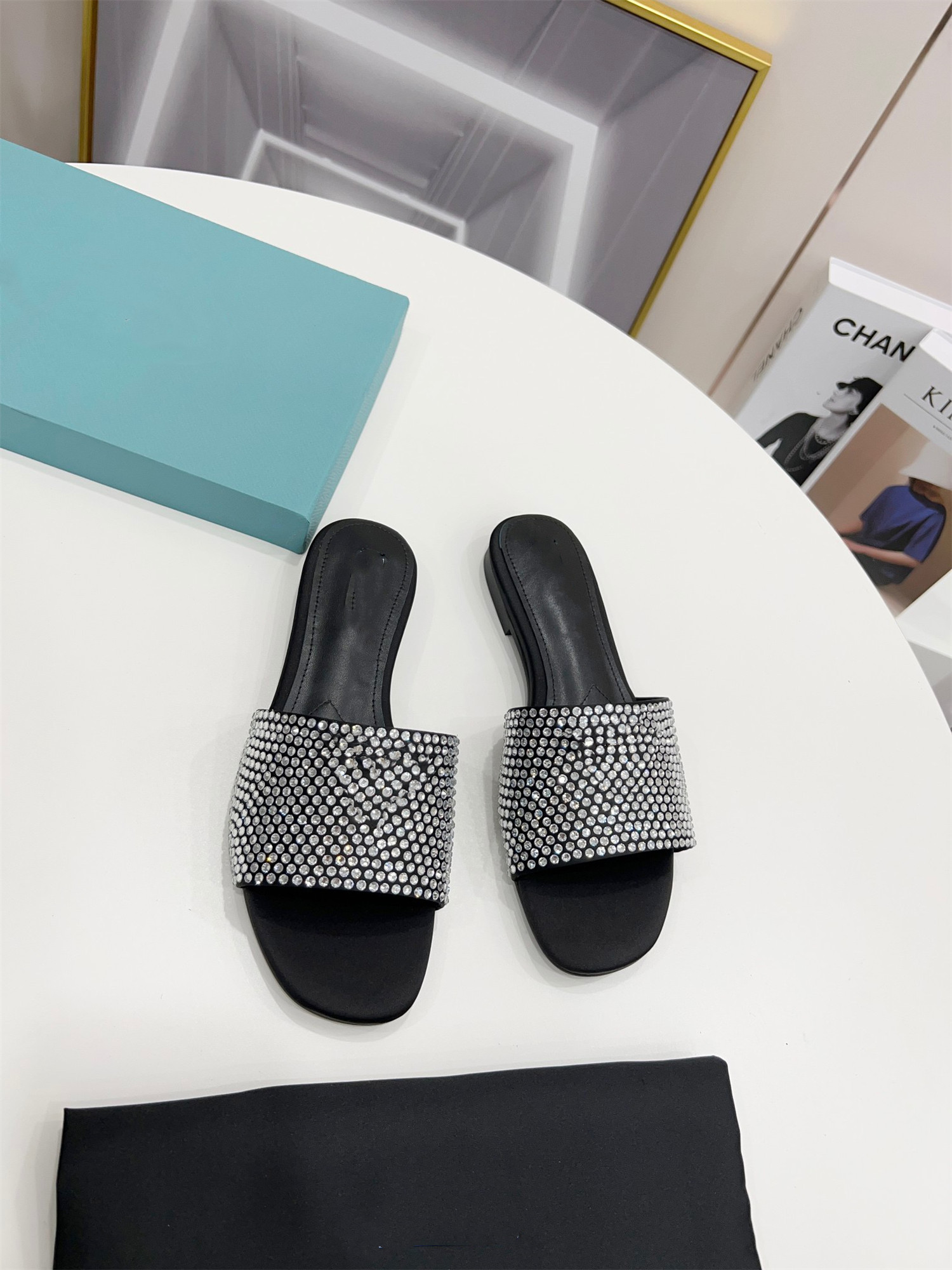 

2022 High Quality Designer Women's Sexy Luxury Slippers Platform Leisure Summer Wide Flat Beach Sandals Size 35-42 With Box and dust bag P, Black