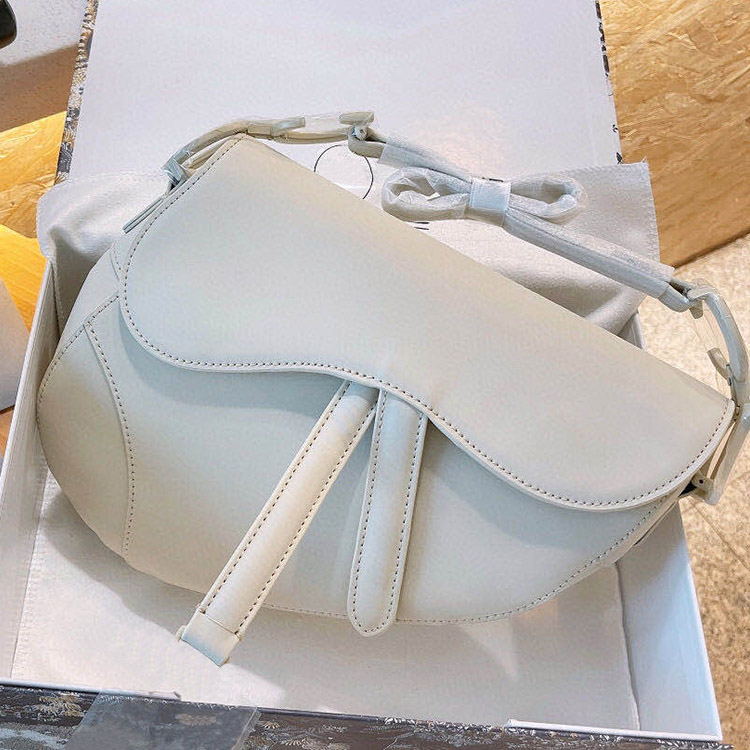 

Designer saddle Bag classic women hangbag Girls should crossbody bags size 25cm With shoulder strap, Black