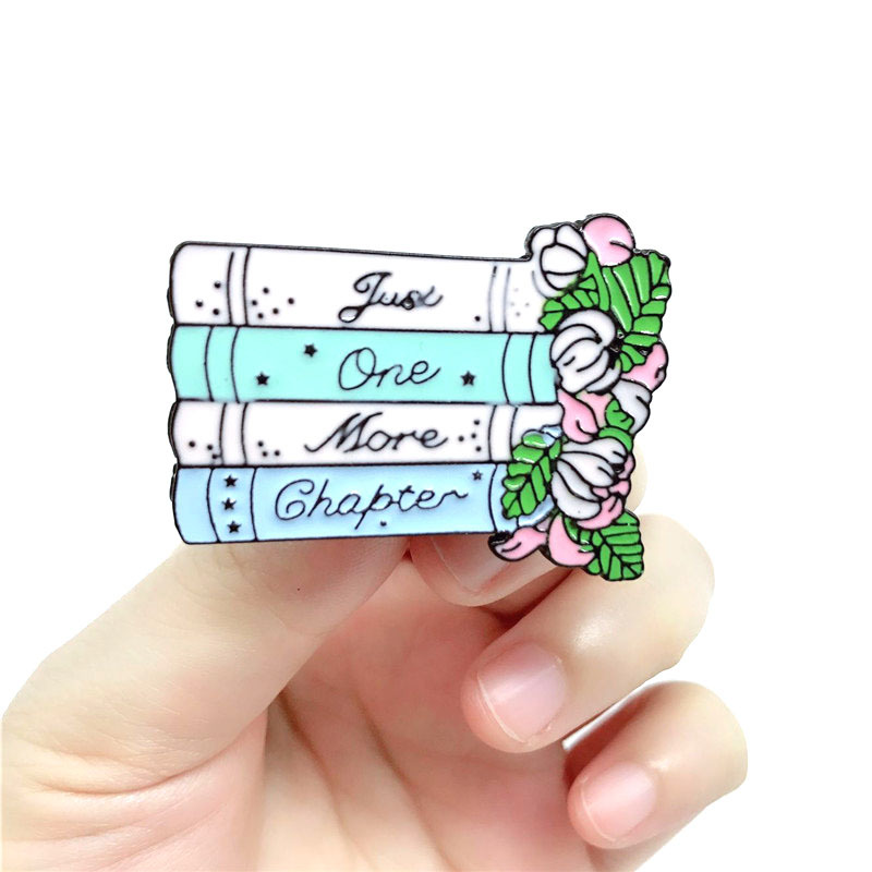 

Cartoon Colorful Book Flower Brooches Paint Funny Enamel Lapel Pins Alloy Brooch for Women European Fashion Denim Jacket Shirt Badge Jewelry Gift Bag Accessories