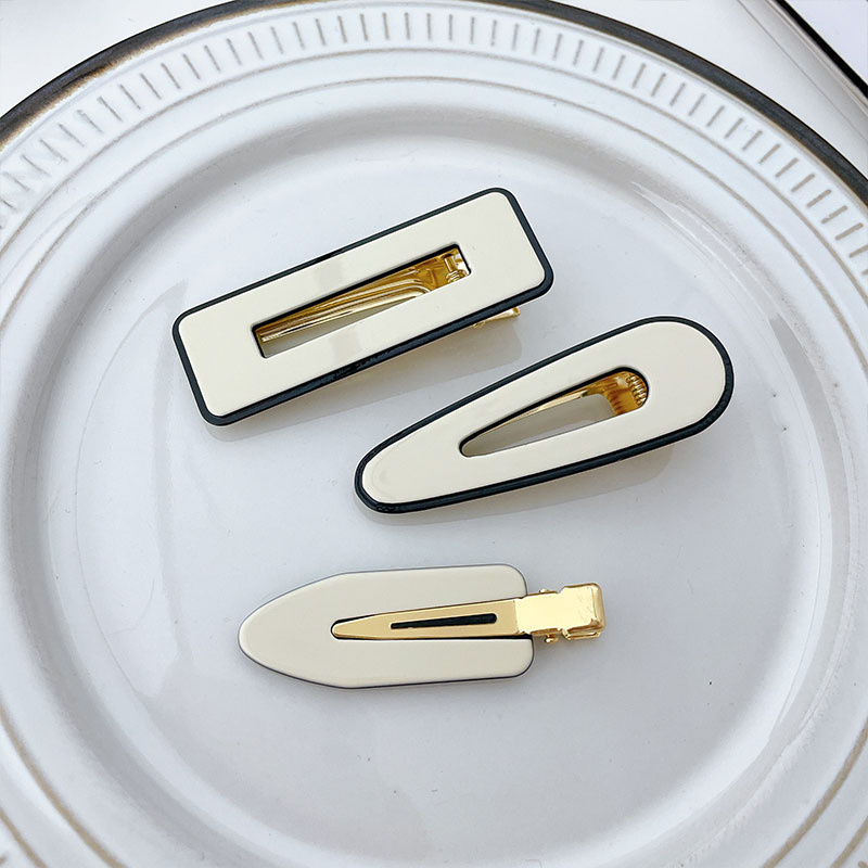 

Middle Size Black White Square Water Drop Shape Hair Clamps European Acetic Acid Hollow Out Bang Claw Clips Women Headdress Contrast Color Ponytail Hairpins
