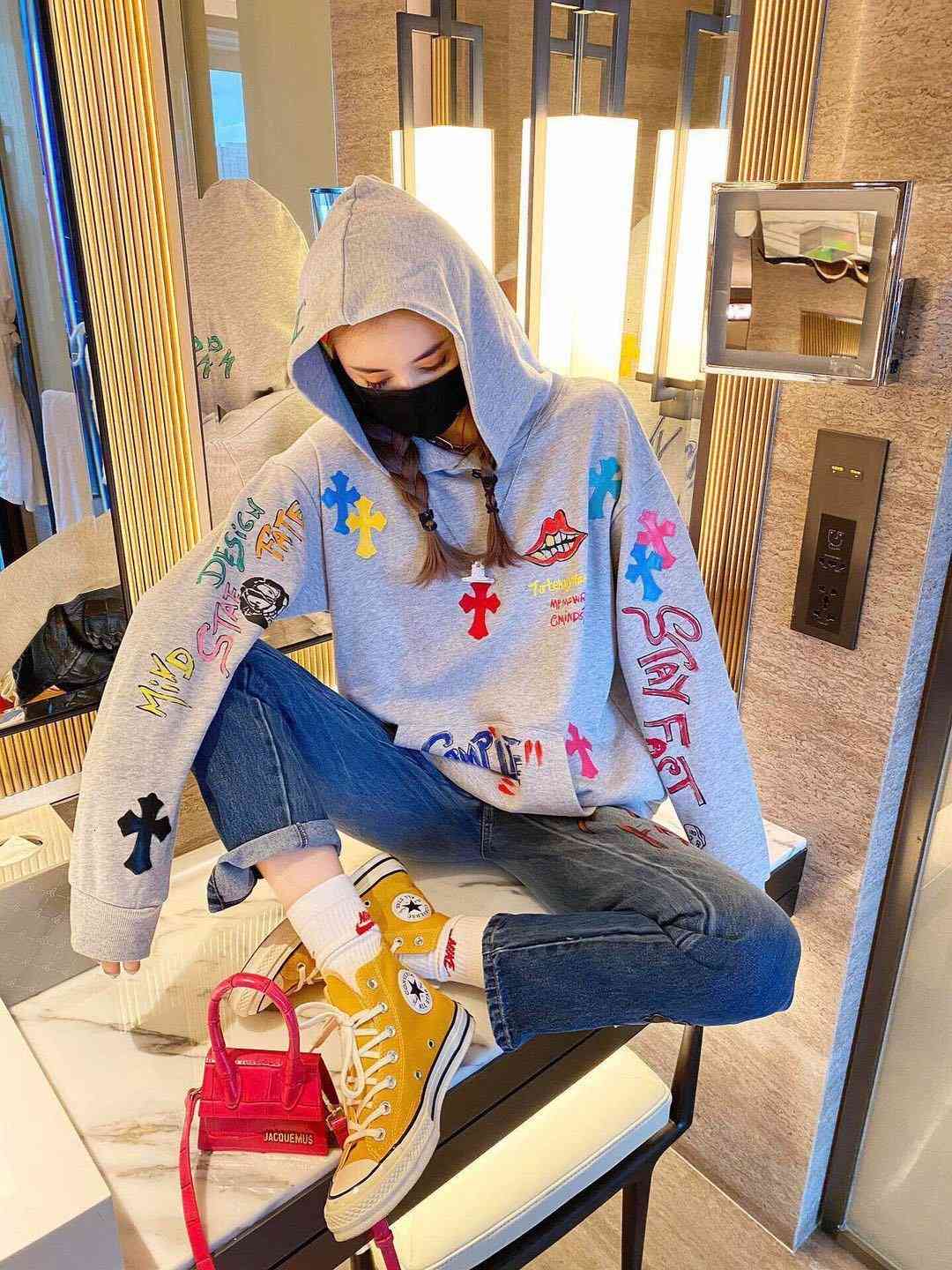 

Outlet Fall 2020 New All-in-one Fashion Crow Heart Graffiti Color Collage Hoodie for Men and Women, Black;white