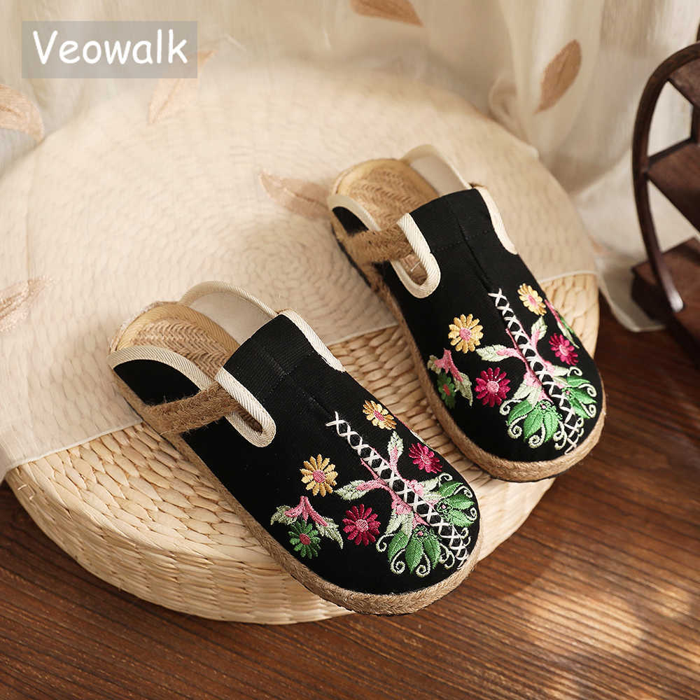 

Veowalk Retro Bohemian Summer Women Linen Canvas Embroidered Flat Mules Ladies Comfortable Close Toe Slippers Espadrilles Shoes H0827, Beige