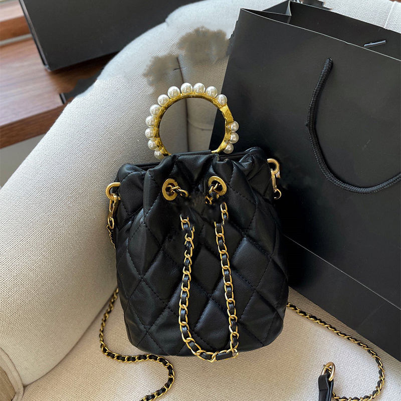 

2022 New French Pearl Handle Bucket Bag Leather Logo Drawstring Rhombus Plaid Quilted Mini Famous Designer Outdoor Street Handbags Luxury Wallets Messenger Bags, Black