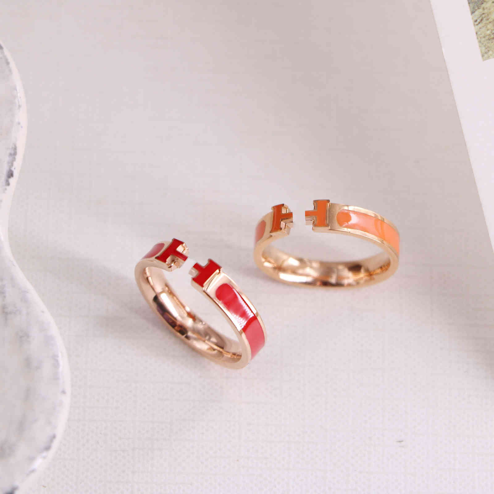

High-quality fashion jewelry Decorated titanium steel H family classic Genuine Red milk orange color oil dripping inner arc temperament exquisite ring
