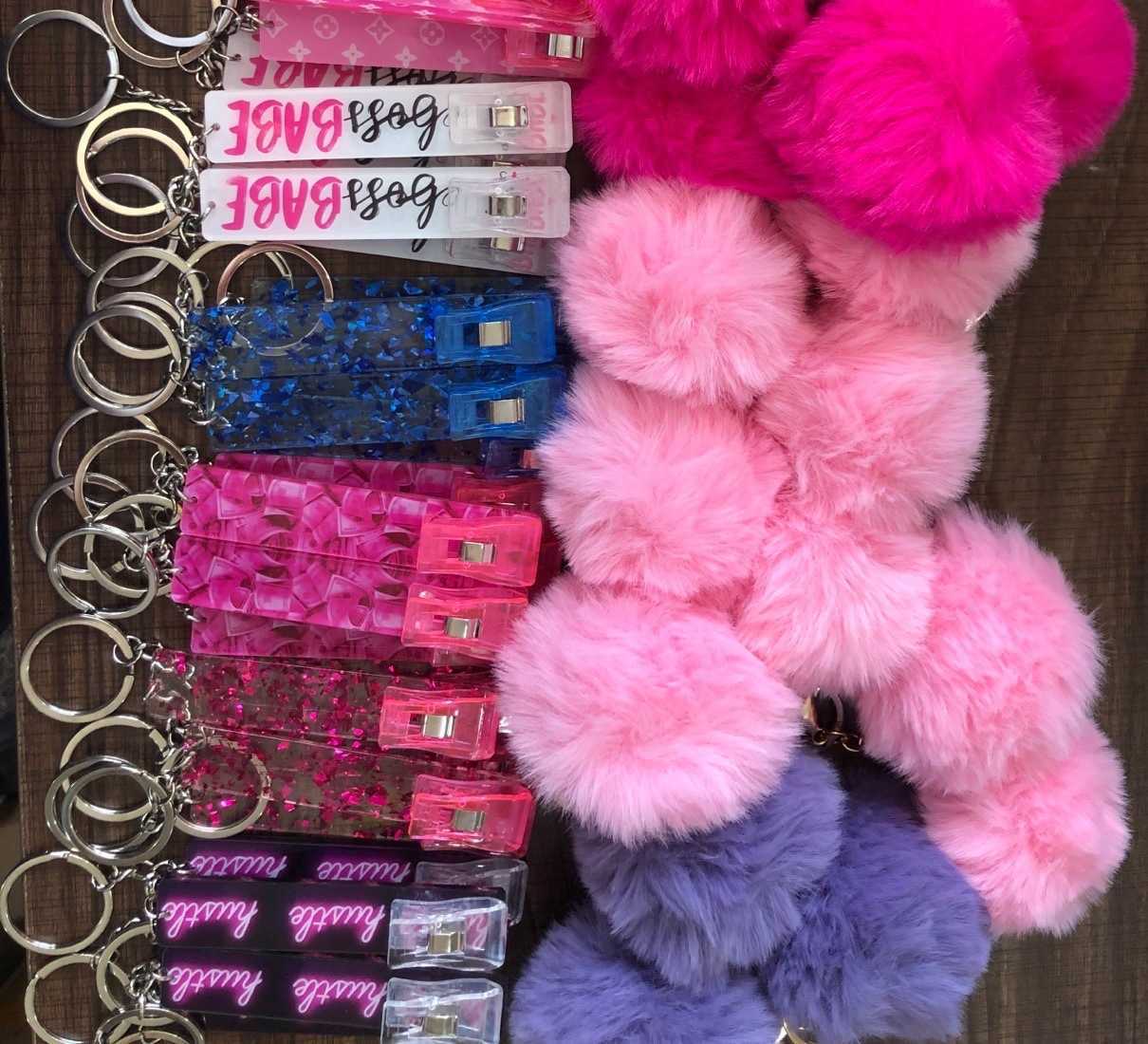 

Cute Credit Card Puller Pompom Key Rings Acrylic Debit Bank Card Grabber for Long Nail Atm Keychain Cards Clip Nails tools