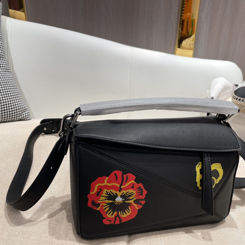 

Designer Wallet Handbag Luxury Crossbody Bag Genuine leather High-quality Different colors Fashion brand Various styles with original box size 23*15 CM, White