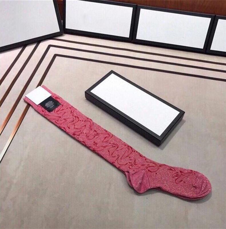 

2021 Gloden Slik Socks Letter For Women Antibacterial Deodorant Cotton Fashion Sports Sockings Gift Box Long Stocking, Black;white