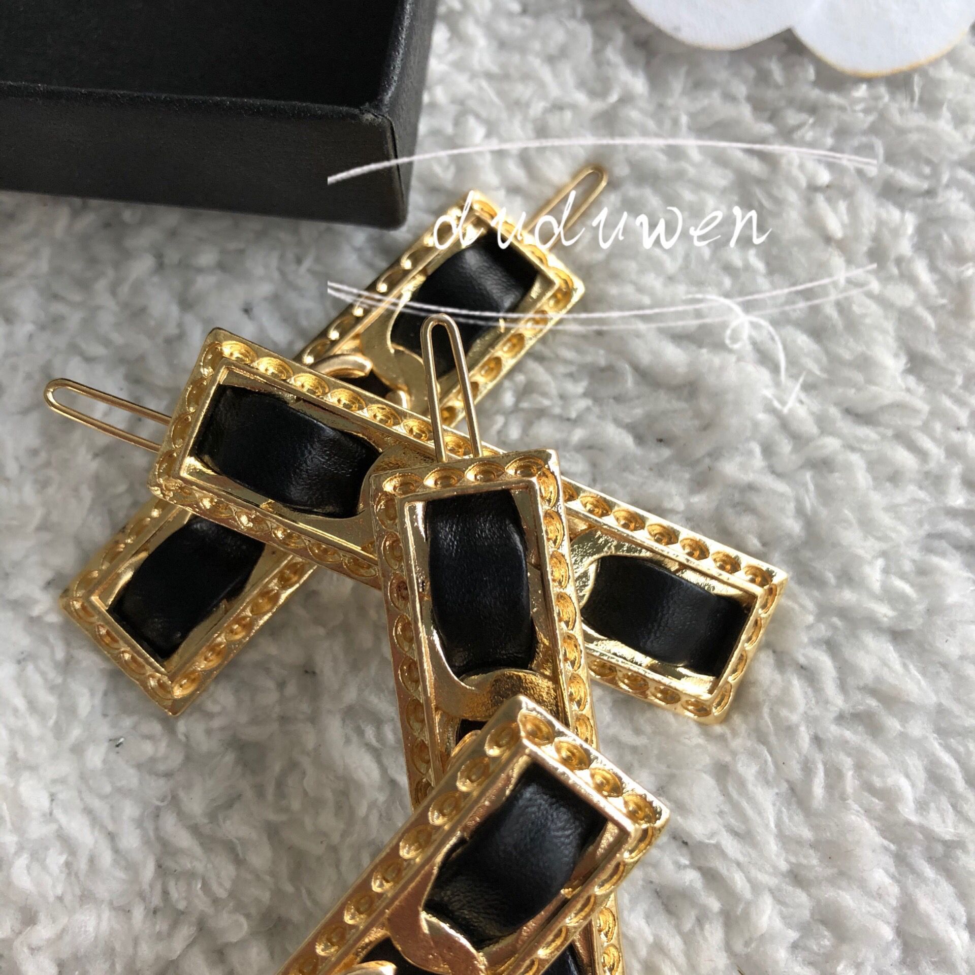 

6X1.5cm party gift C lady Fashion metal hair clips Classic pu leather alloy hairpins stamped accessories VIP paper card, Golden;silver
