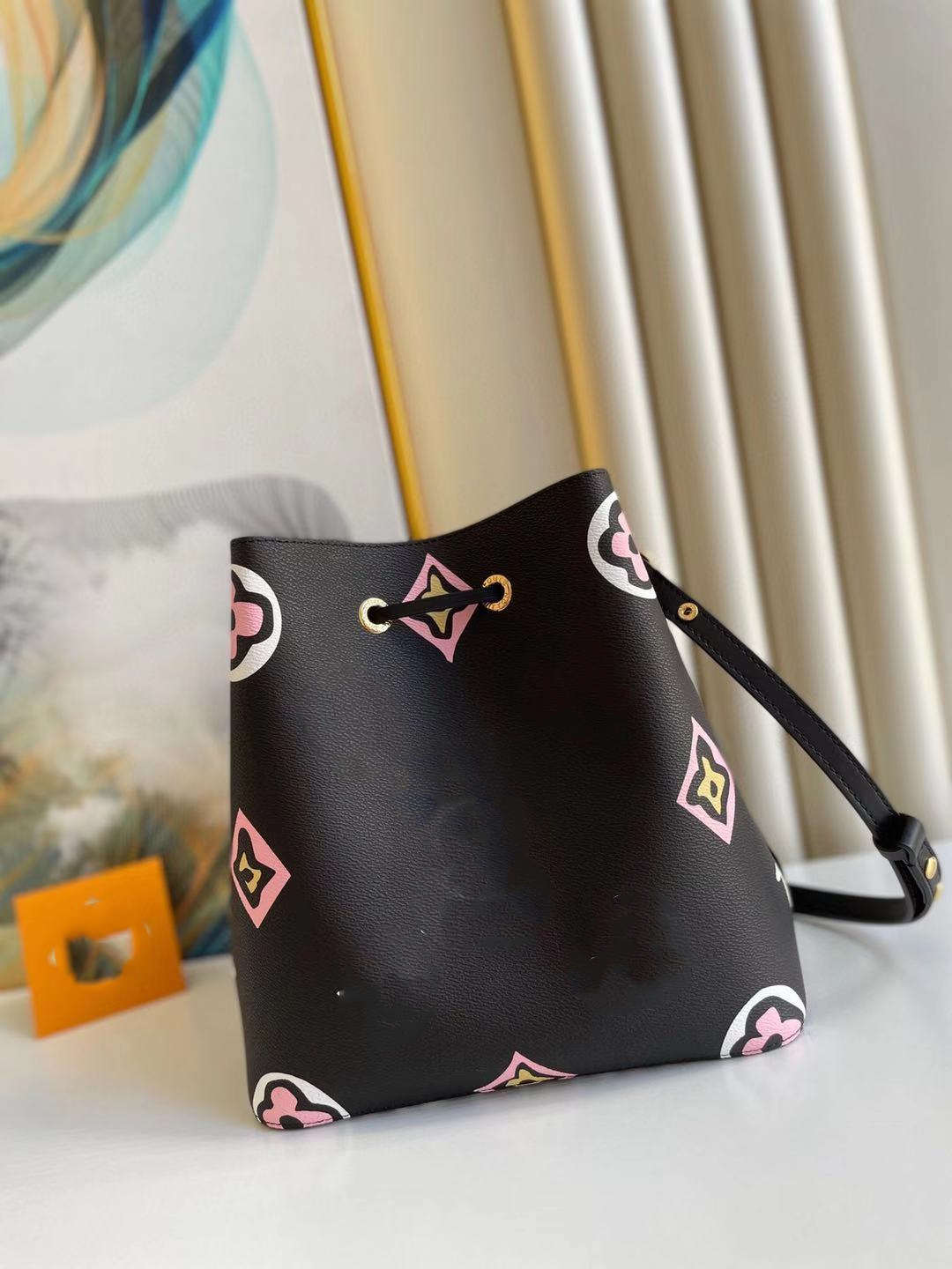 

Classic Ladies Bag 7A High-end Custom Quality Bucket Bag Fashion Business Casual Style with long straps that can span one shoulder, Black;red