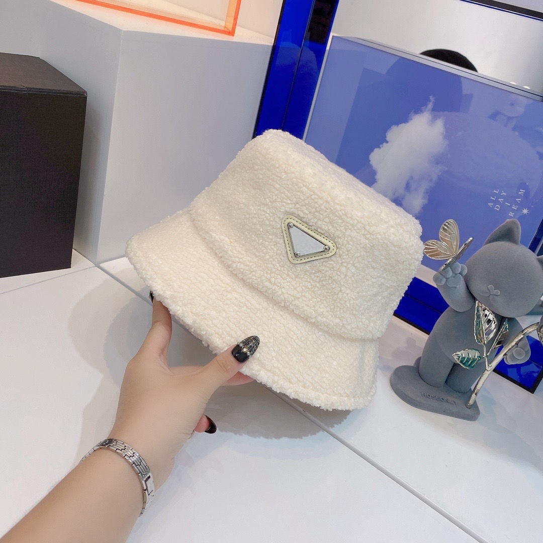 

Autumn and winter new Bucket Hat classic inverted triangle logo comfortable sheep wool warm men and women double-sided embroidery letters outdoor antifreeze, Yellow