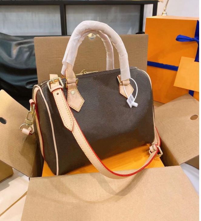 

Designer patent leather handbag shoulder bag mini Boston tide restoring ancient ways classic fashion pillow pack lightweight High quality cowhide tote purse