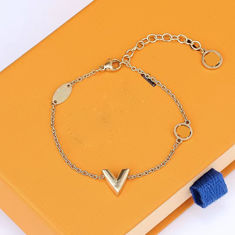 

Luxury jewelry designer necklace pendant Choker charm Titanium Steel Gold Love V Lady Ring Bracelet Women Wedding Gift pendants necklaces christmas locket