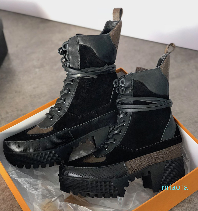 

Desert Boot Women Designer Laureate Platform Boots Flamingos Love Arrow 100% Real Leather Medal Coarse Non-Slip Winter Shoes, Color a