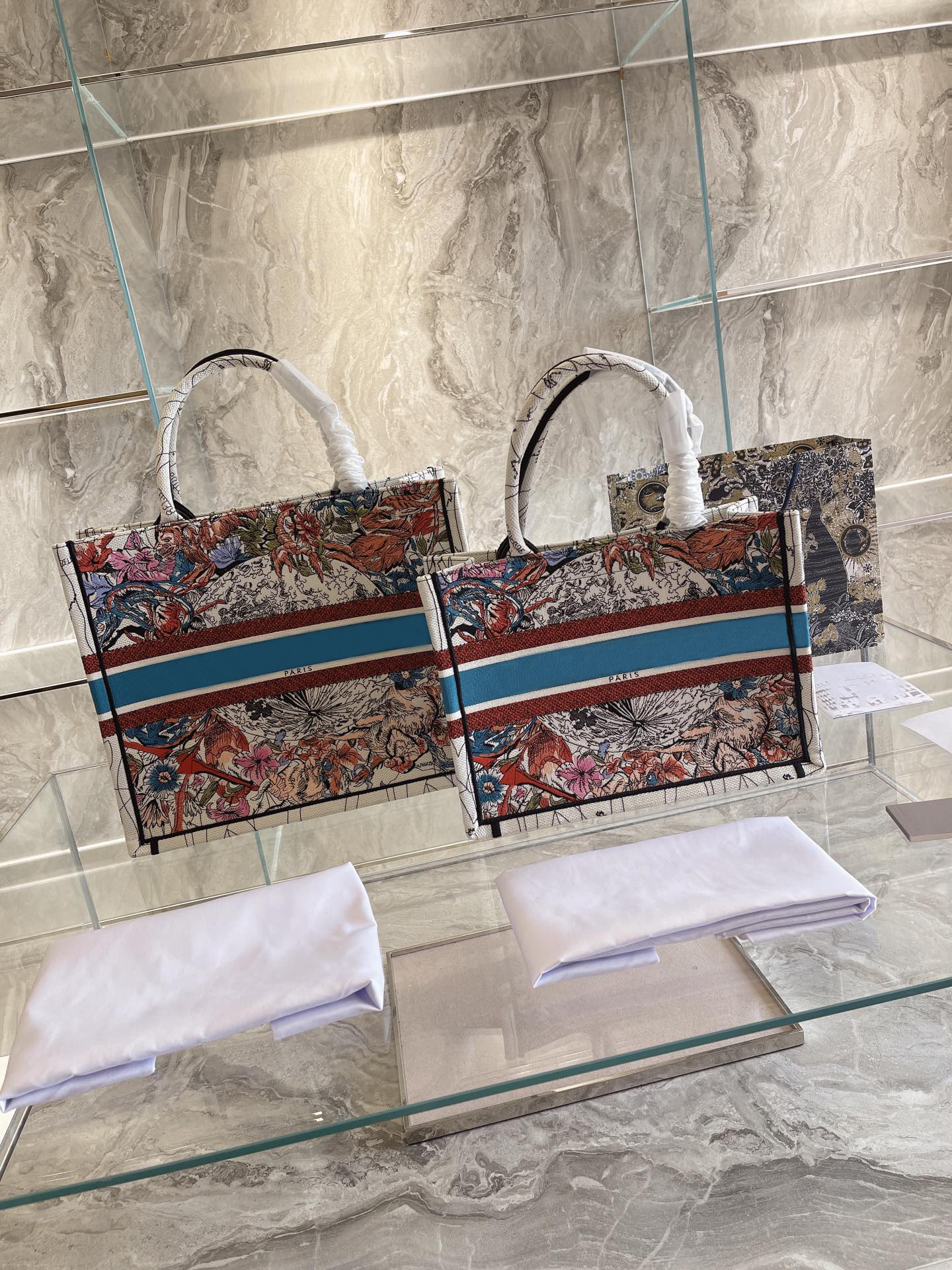 

2021 Fashion Tote Bag D Series Premium Shopping Handbag Creative Constellation Animal Pattern Embroidered Belt Original Packaging 36cm Medium and 41cm Large, Multi medium 36cm