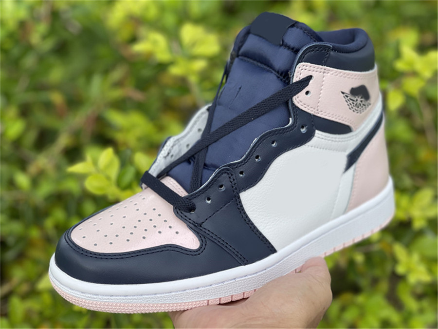 

Newest 1 High OG Bubble Gum Atmosphere Shoes Banned Fearless Gold Toe White Laser Pink Patent Obsidian Men Women Outdoor Sports Sneakers With Original Box 36-47, Customize