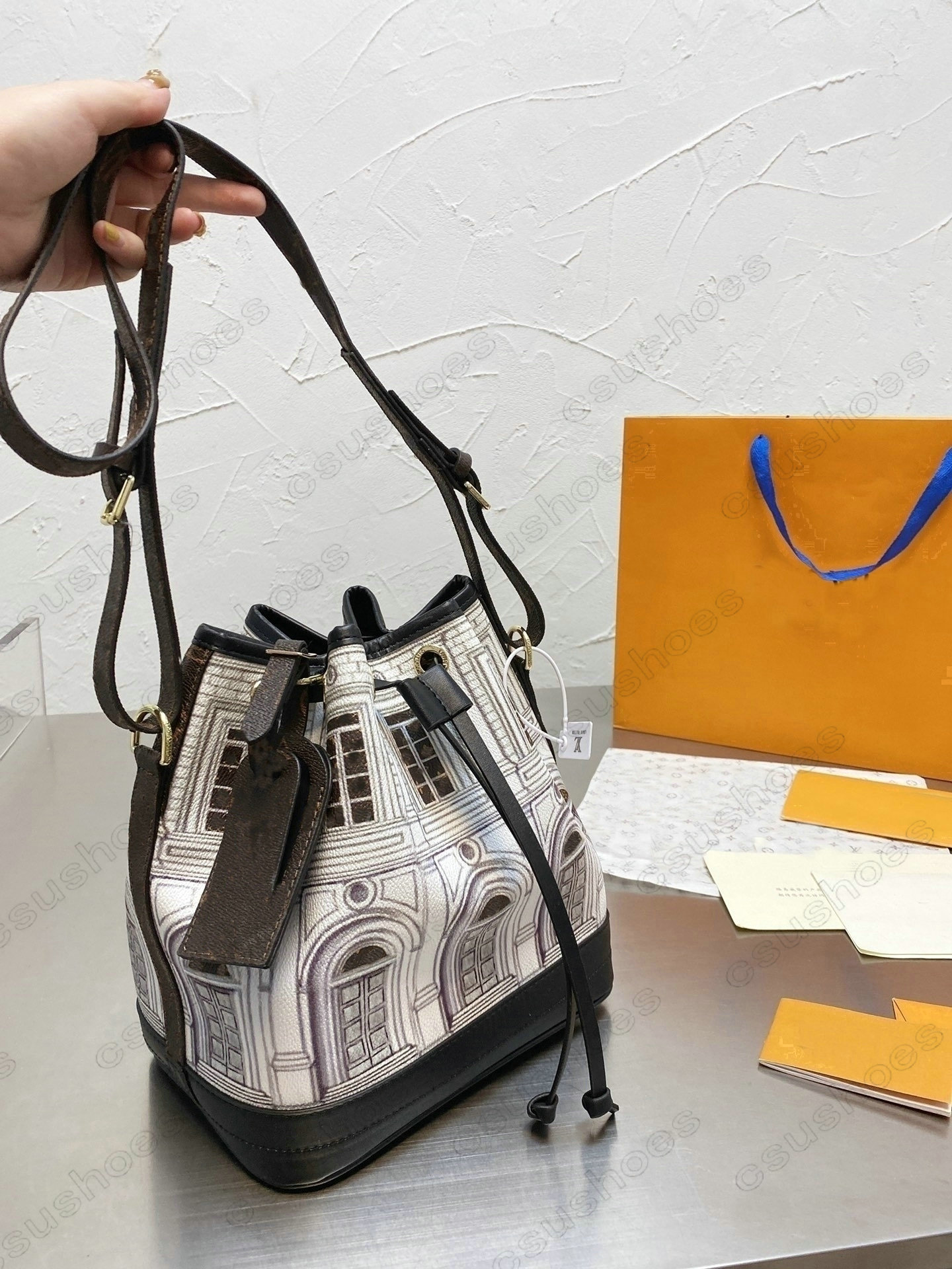 

Noé MM NEONOE Architettura bucket bag Fornasetti capsule Womens Should Bags Italian design atelier Blended Fabrics Designer Luxurys NEO NOE Crossbody M59105, Customize