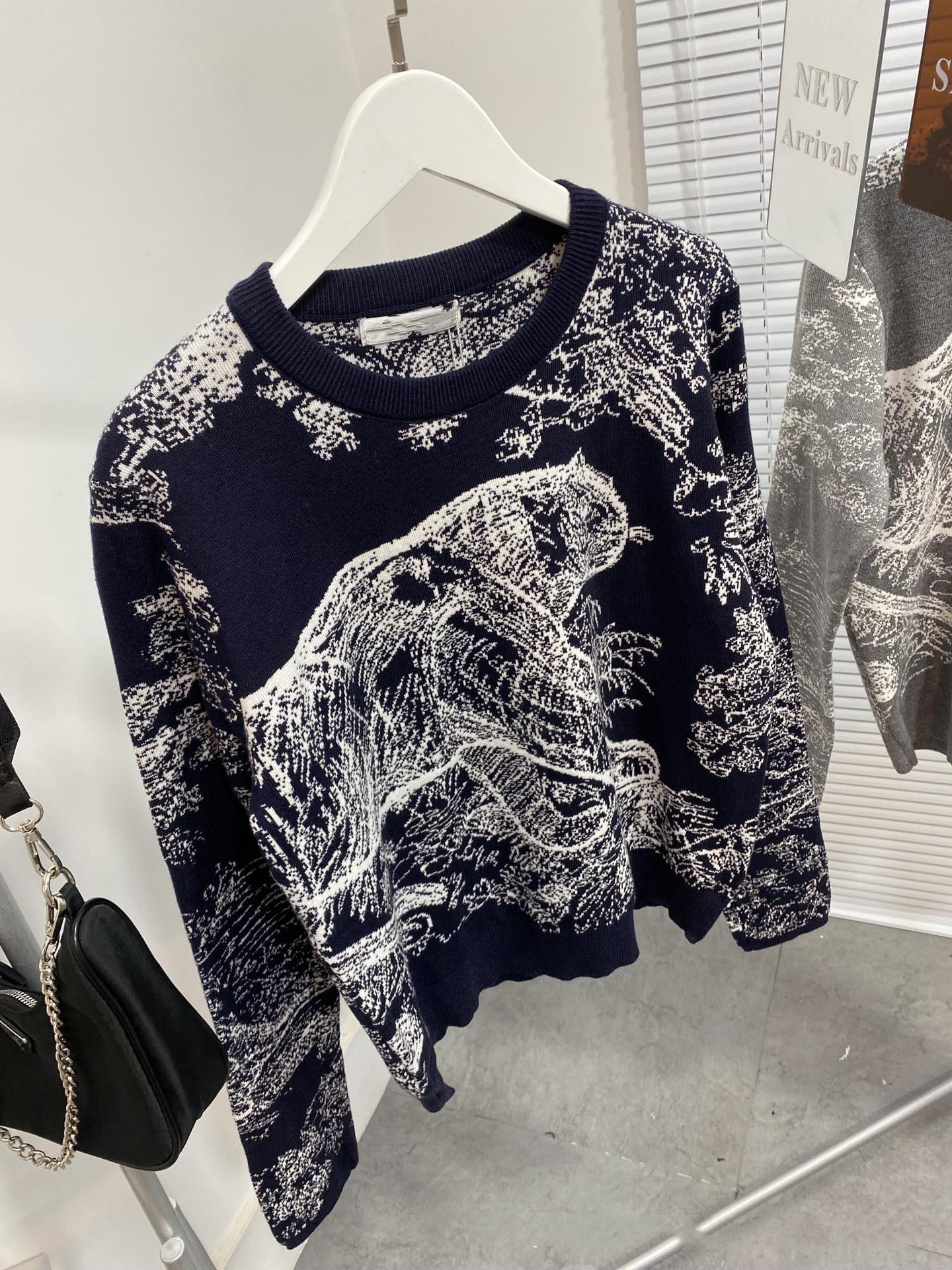 

Women' crew neck sweater Korean version of animal print long-sleeved pullover warm casual knit bottoming shirt #DO, Gray