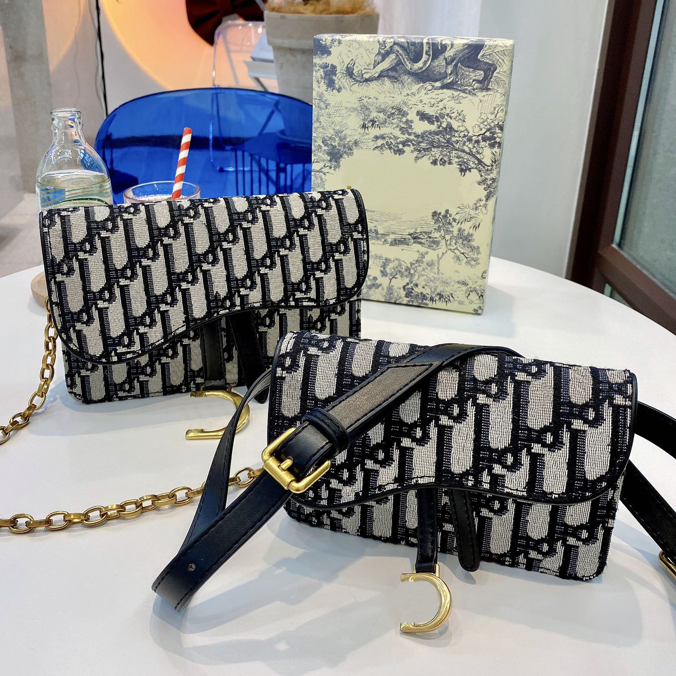 

Classic fashion print all over printed single shoulder bag designer's sense messenger bags detachable metal chain hand bag wallet Mini waist bagg, Do not buy