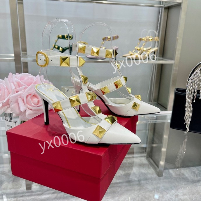 

Top quality luxury designer shoes 35-42 casual sneakers breathable Calfskin with floral embellished rubber outsole White silk sport yh211225, Choose the color