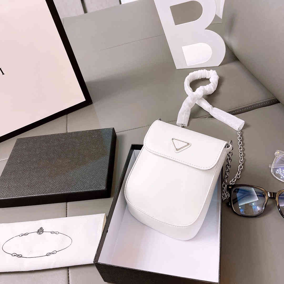 

Cleo mobile phone bag 2021 new leather triangle single shoulder Mini headset bag makaron chain bag